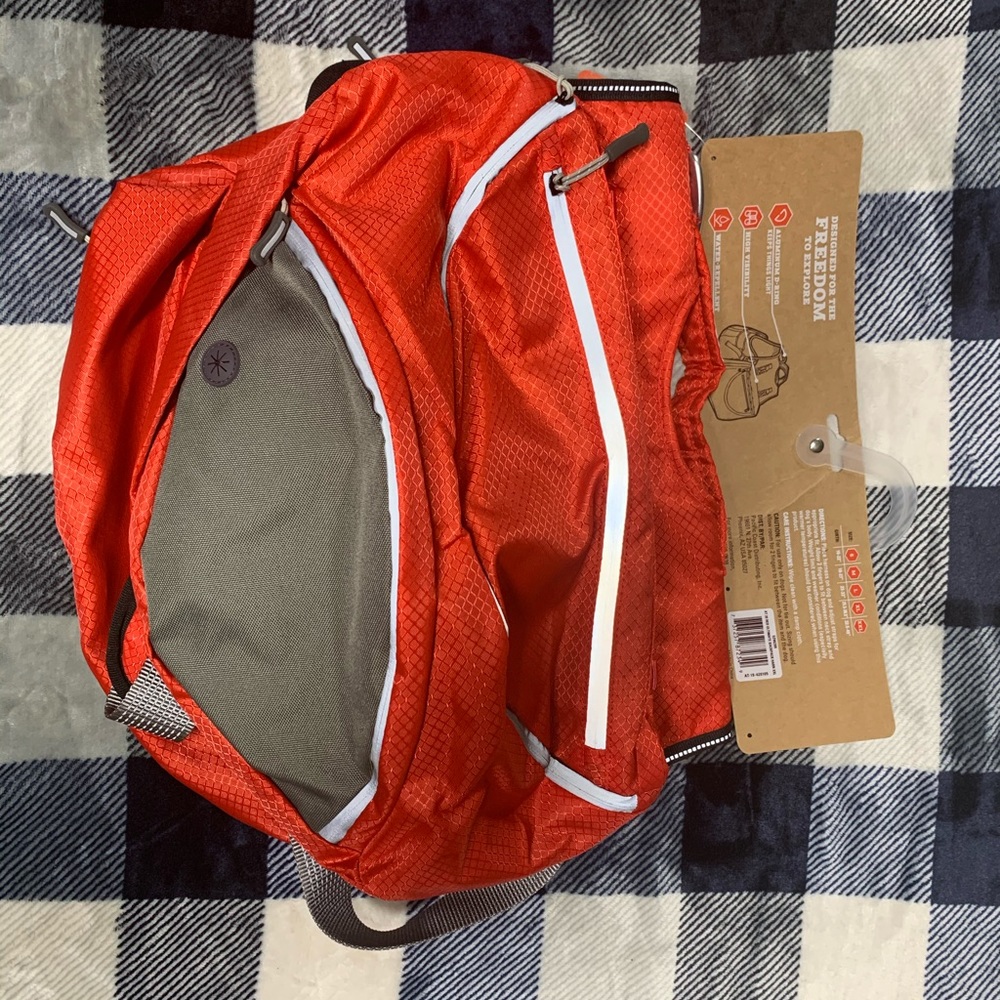 NWT  Backpack Harness, size XXL